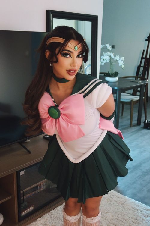 Julia Bayonetta OnlyFans Gros Seins